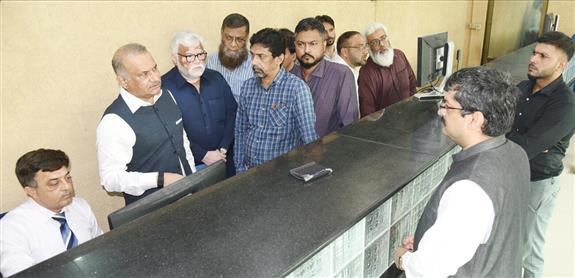 Director General Karachi Development Authority Asif Jan Siddiqui visited the Land and IT Statement Lounge located on the ground floor of the Civic Center.